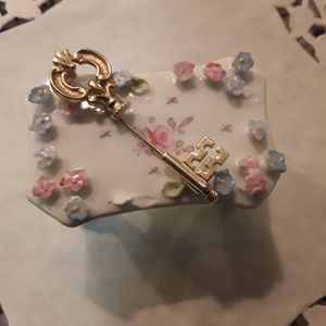 Vintage Avon skeleton key stick pin